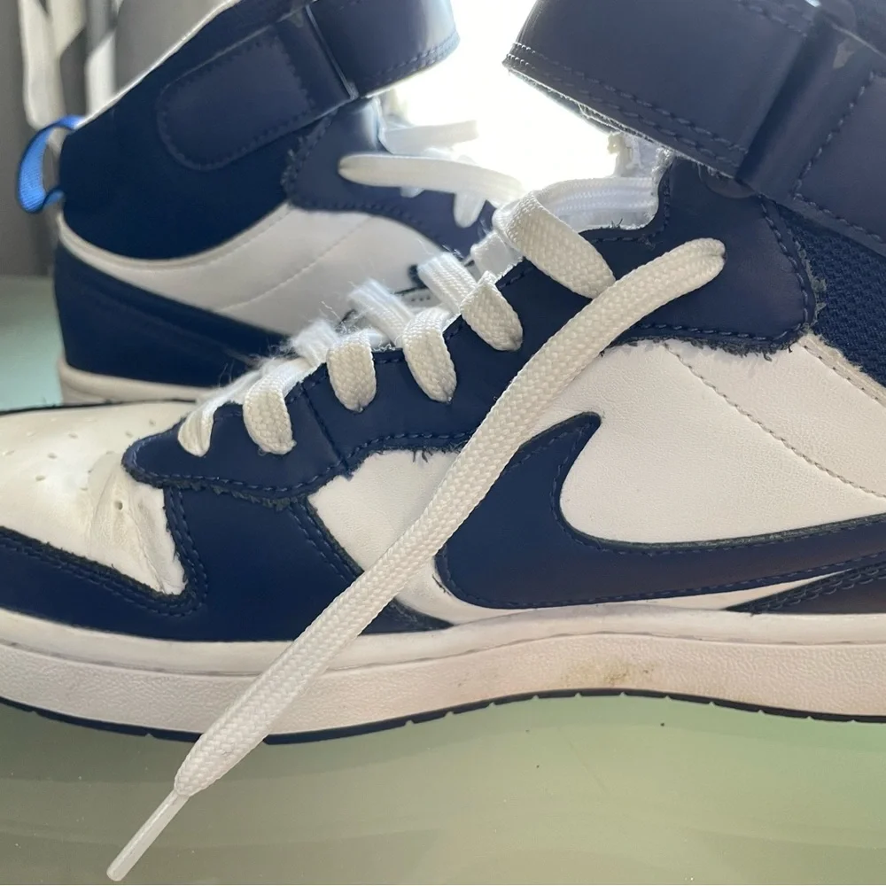 Nike youth basketball shoes EUC - Picture 5 of 5